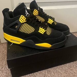 Air Jordan 4 Retro “Thunder”